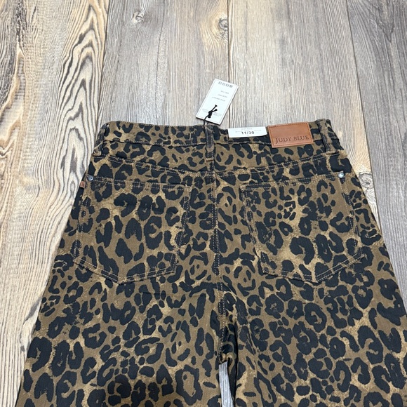 Judy Blue High waisted Retro Leopard Wide Leg Jeans - Picture 11 of 11